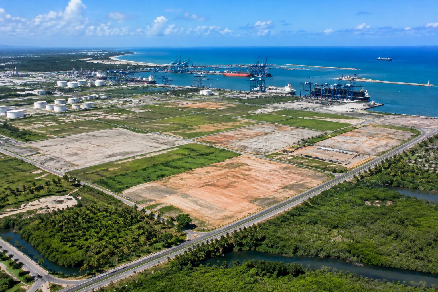 Vista aérea do Complexo Industrial Portuário de Suape, em Pernambuco